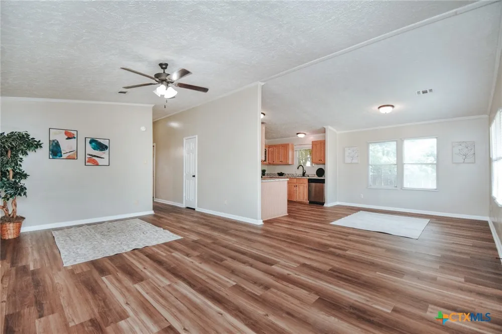 807 E Mesquite Lane Victoria, TX 77901