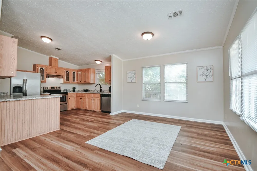 807 E Mesquite Lane Victoria, TX 77901