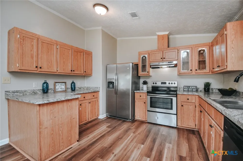 807 E Mesquite Lane Victoria, TX 77901