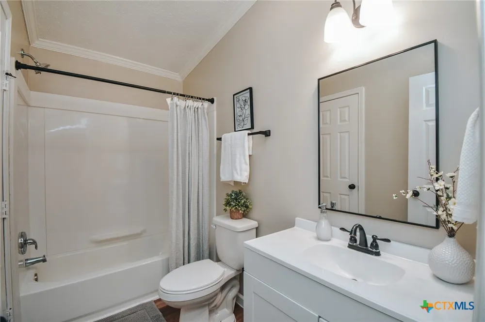 807 E Mesquite Lane Victoria, TX 77901