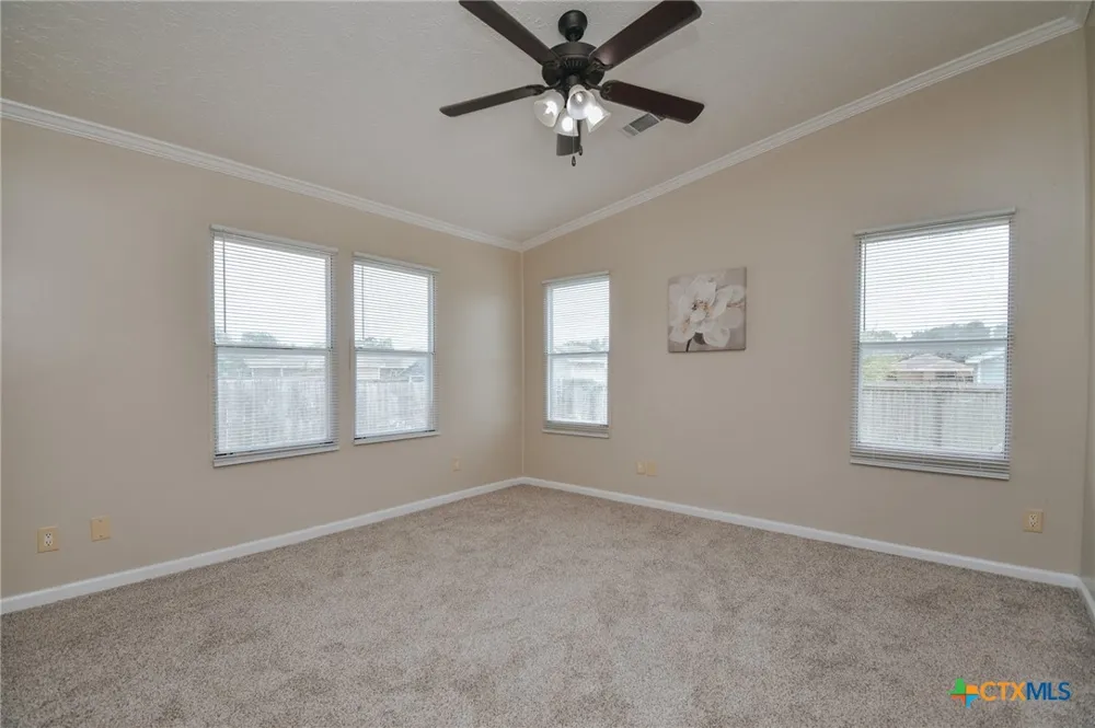 807 E Mesquite Lane Victoria, TX 77901