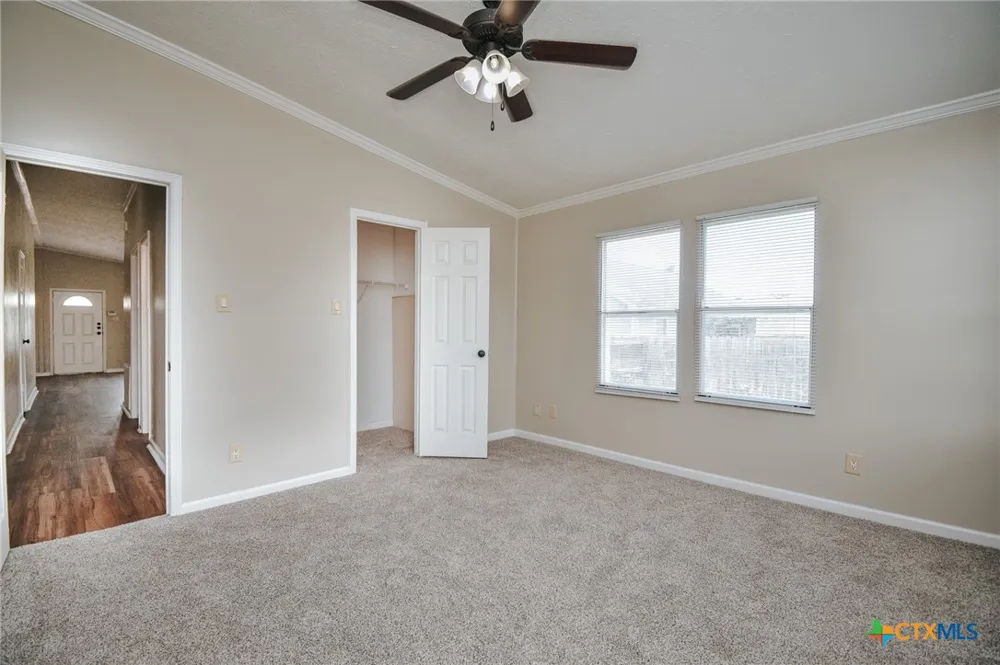 807 E Mesquite Lane Victoria, TX 77901