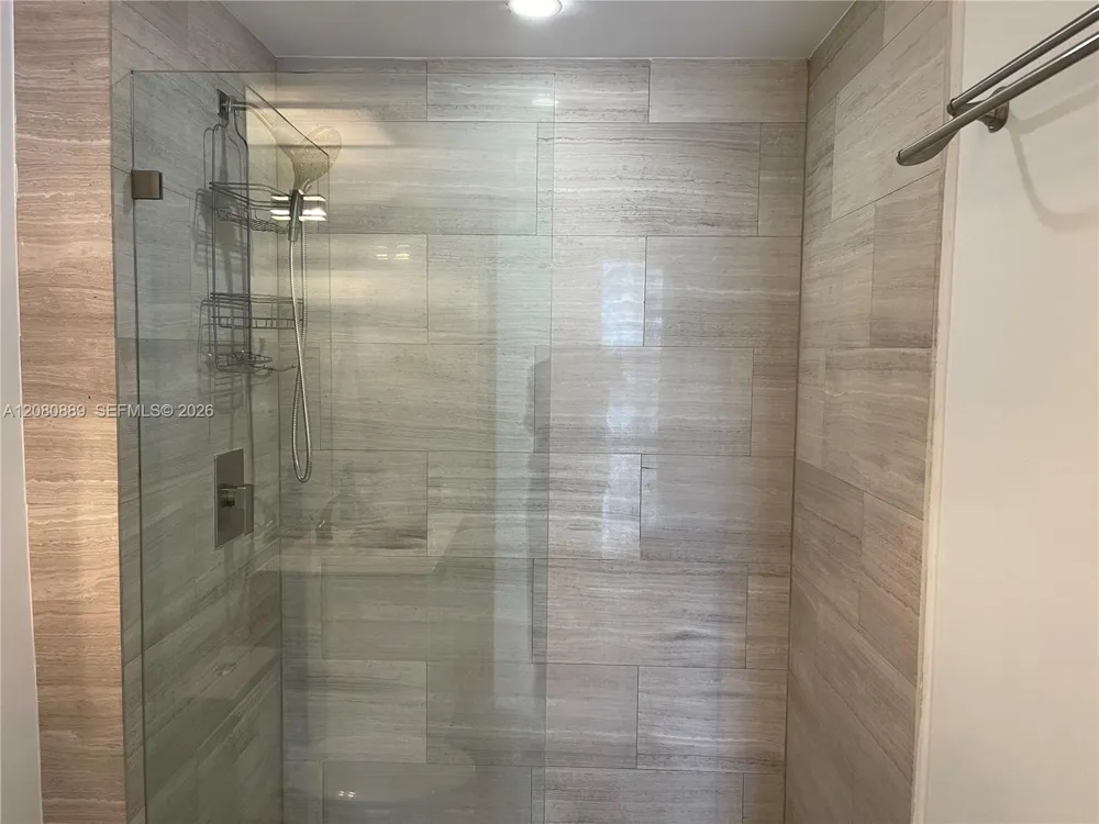 1300 Brickell Bay Dr #2010 Miami, FL 33131