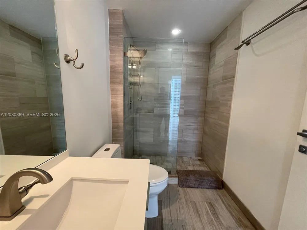 1300 Brickell Bay Dr #2010 Miami, FL 33131