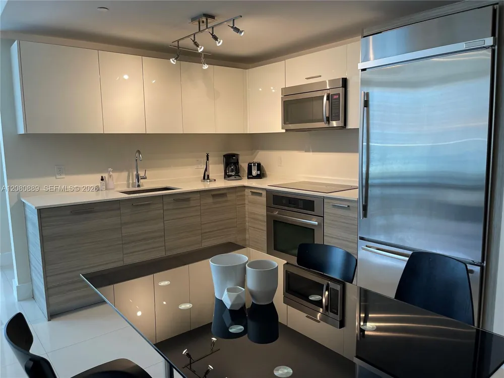 1300 Brickell Bay Dr #2010 Miami, FL 33131