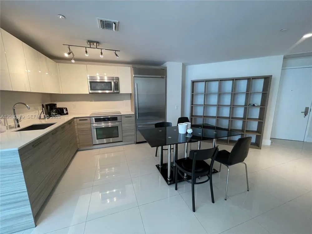 1300 Brickell Bay Dr #2010 Miami, FL 33131