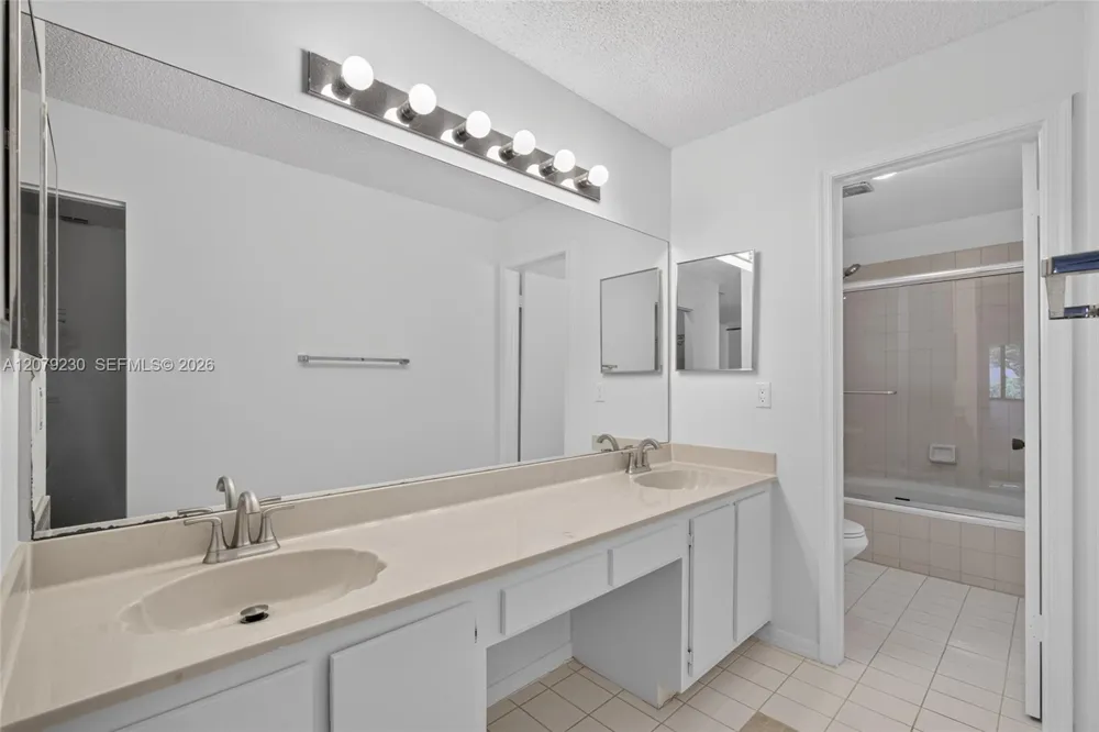 6328 SW 127th Pl Miami, FL 33183