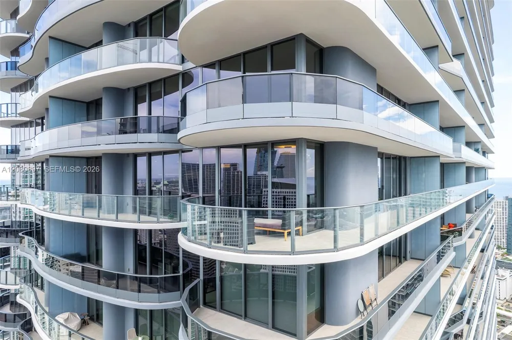 1000 Brickell Plz #PH5307 Miami, FL 33131