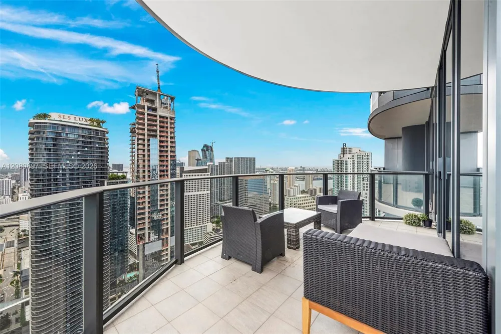 1000 Brickell Plz #PH5307 Miami, FL 33131