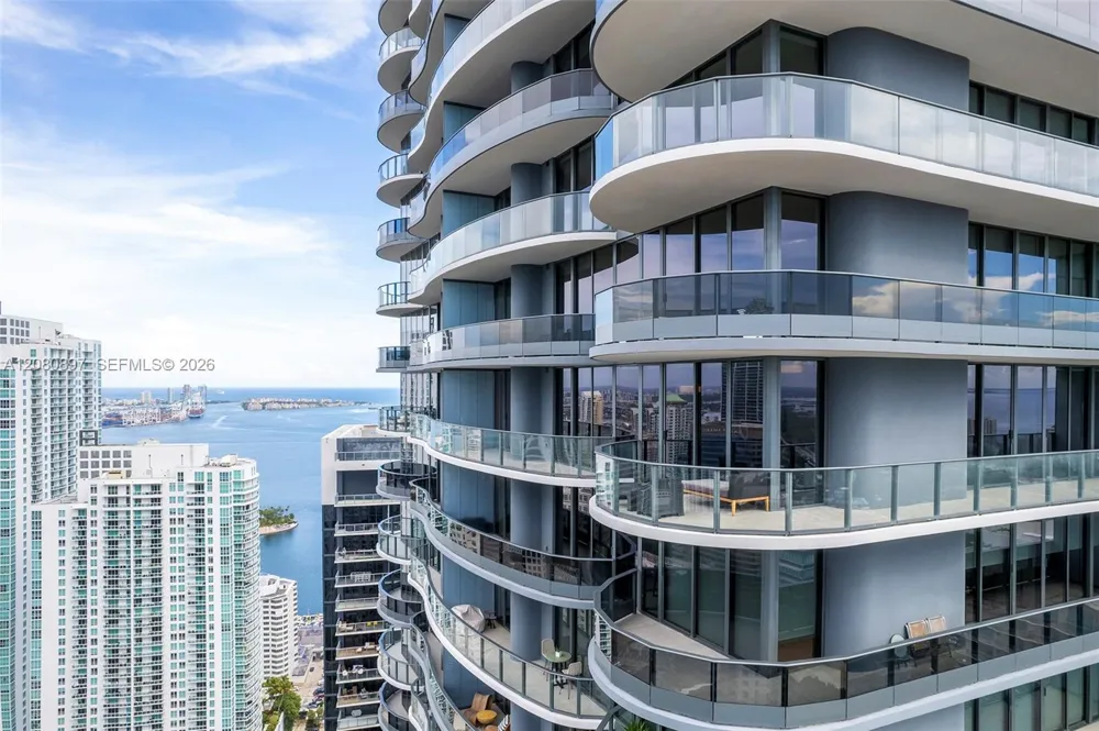 1000 Brickell Plz #PH5307 Miami, FL 33131