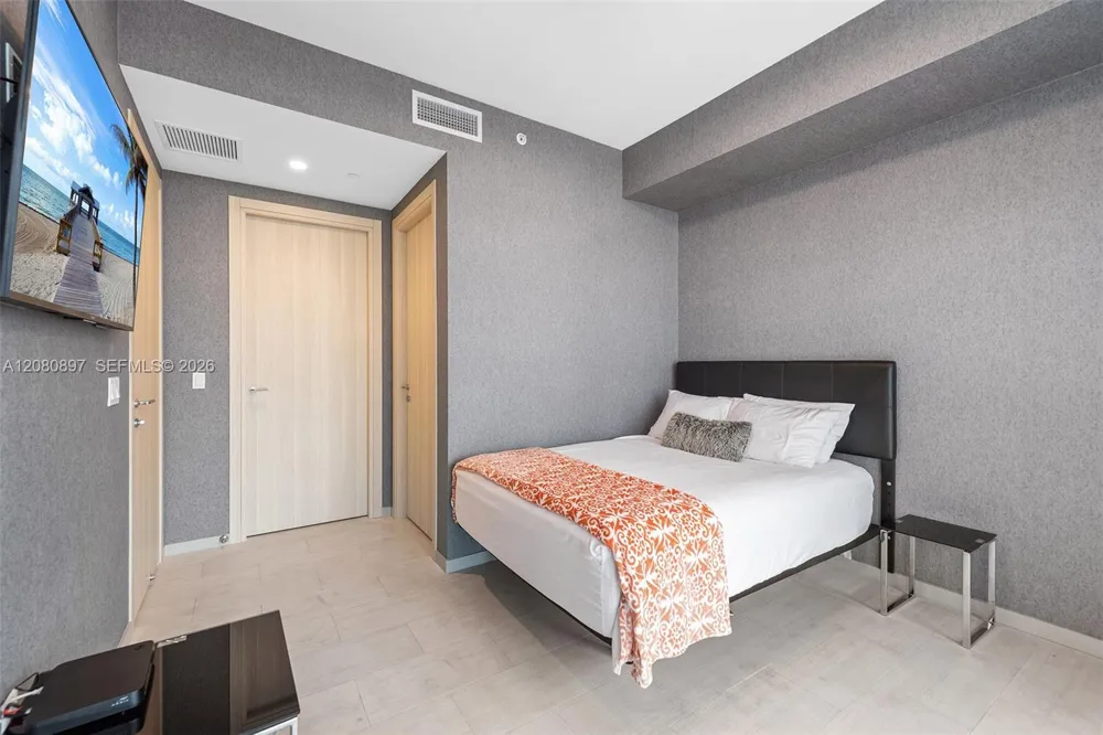 1000 Brickell Plz #PH5307 Miami, FL 33131