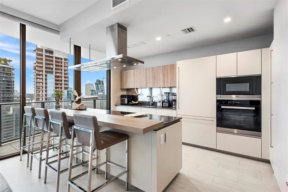 1000 Brickell Plz #PH5307 Miami, FL 33131