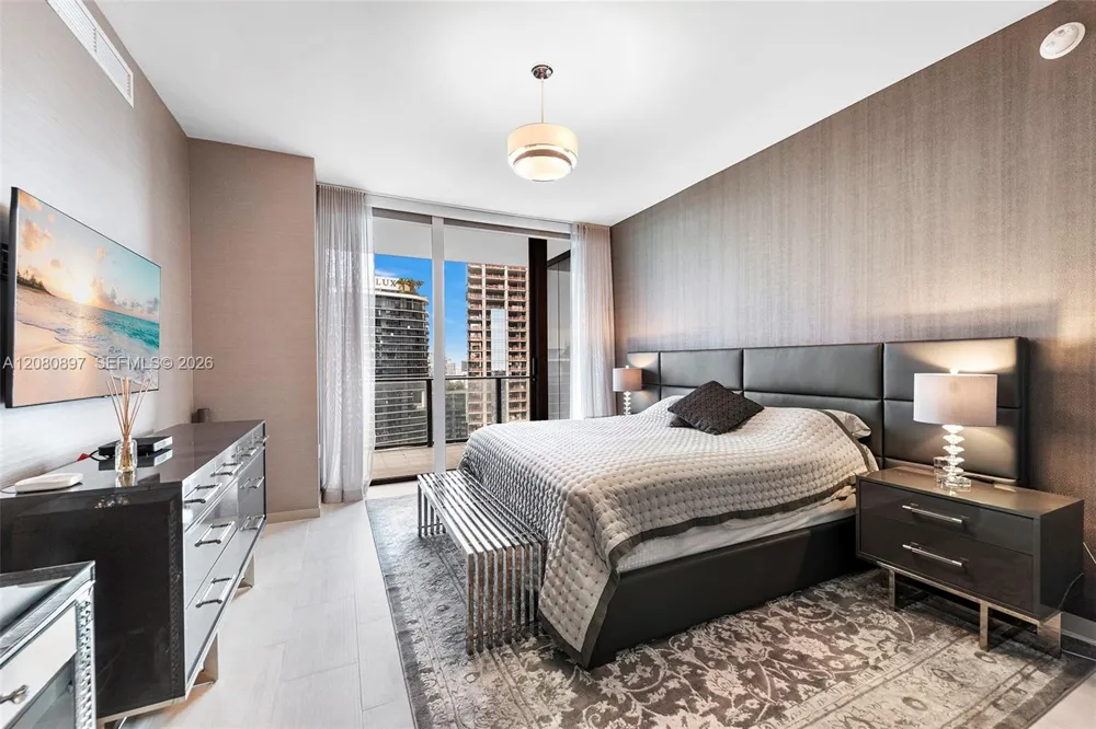 1000 Brickell Plz #PH5307 Miami, FL 33131