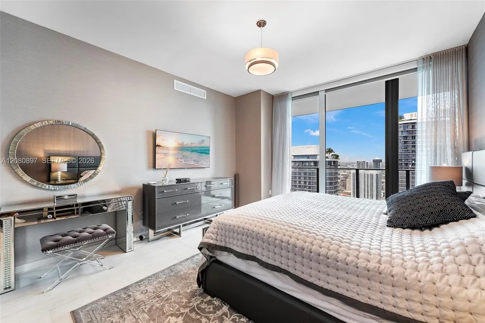 1000 Brickell Plz #PH5307 Miami, FL 33131