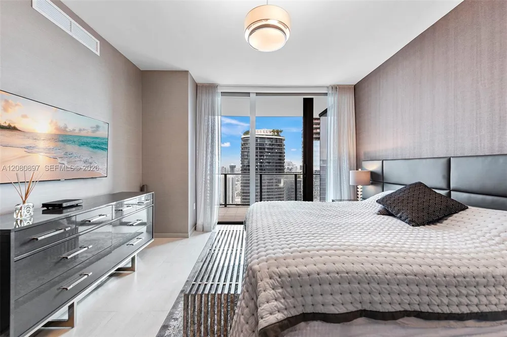 1000 Brickell Plz #PH5307 Miami, FL 33131