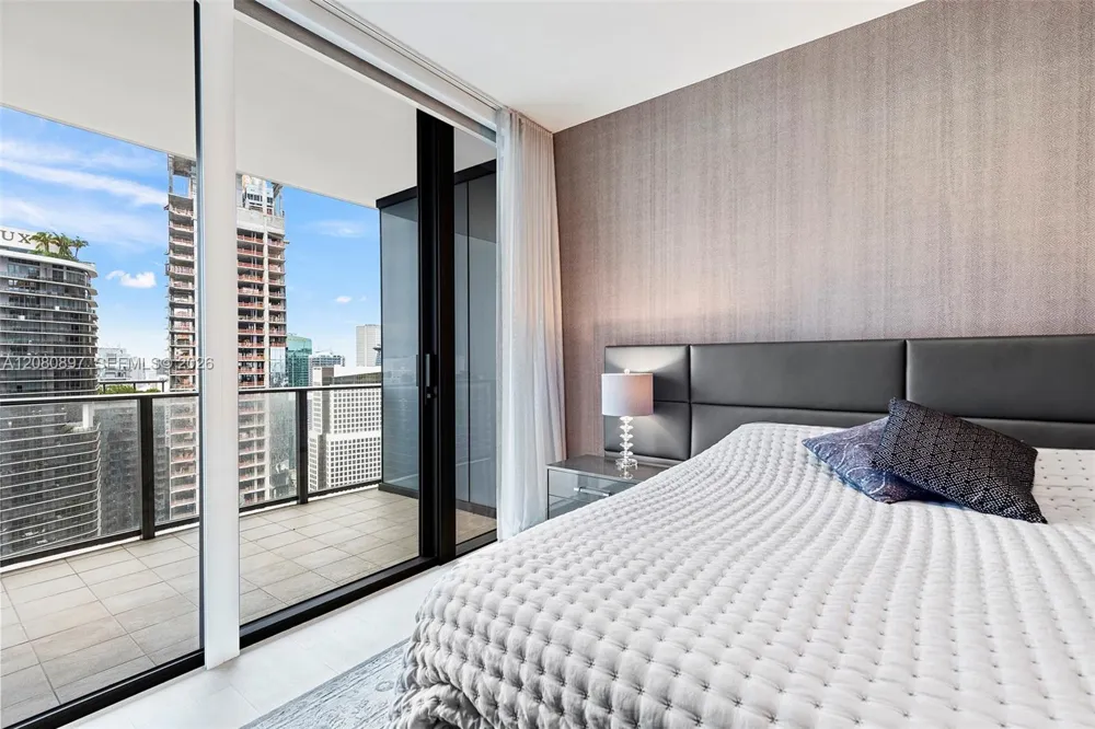 1000 Brickell Plz #PH5307 Miami, FL 33131