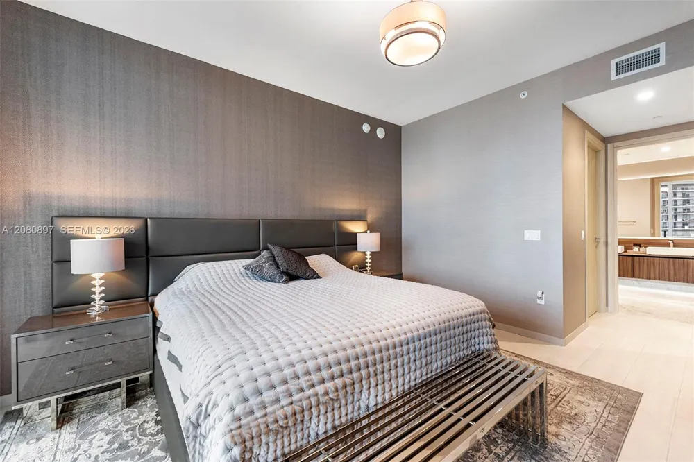 1000 Brickell Plz #PH5307 Miami, FL 33131