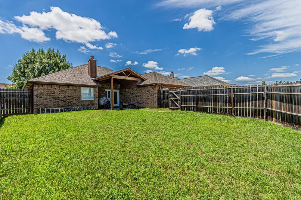 108 Oak Hollow Lane Red Oak, TX 75154