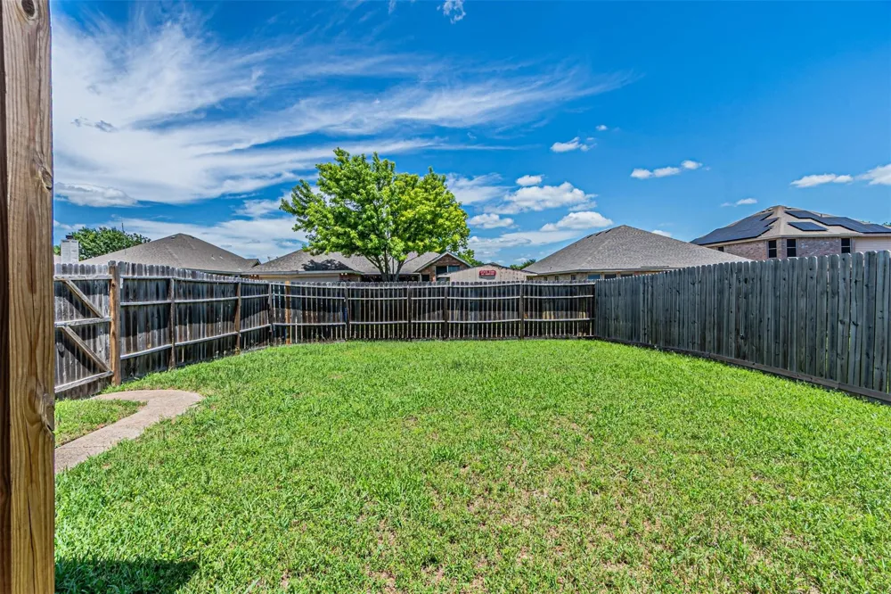 108 Oak Hollow Lane Red Oak, TX 75154