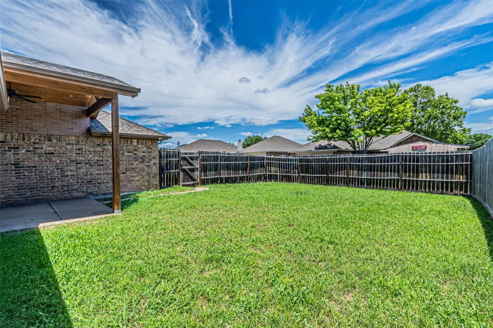108 Oak Hollow Lane Red Oak, TX 75154
