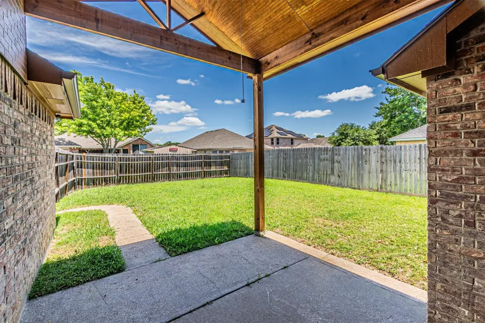 108 Oak Hollow Lane Red Oak, TX 75154