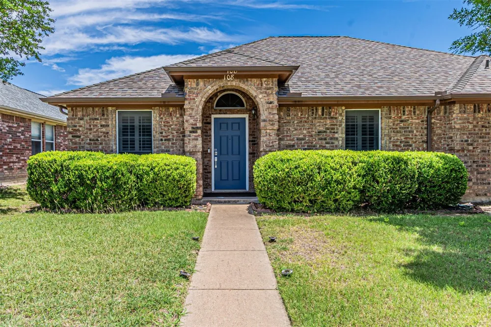 108 Oak Hollow Lane Red Oak, TX 75154