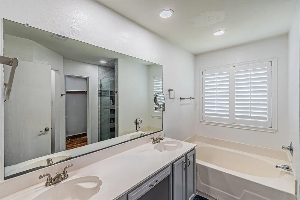 108 Oak Hollow Lane Red Oak, TX 75154