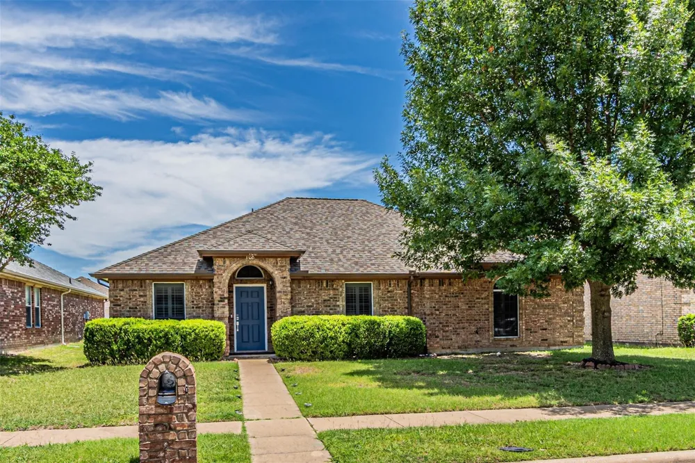 108 Oak Hollow Lane Red Oak, TX 75154