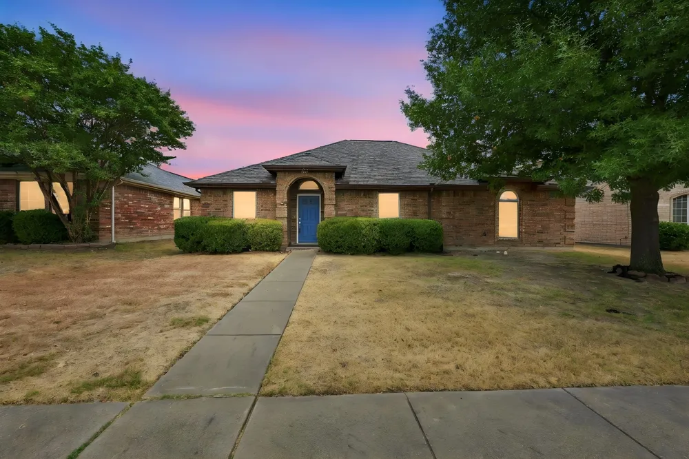 108 Oak Hollow Lane Red Oak, TX 75154