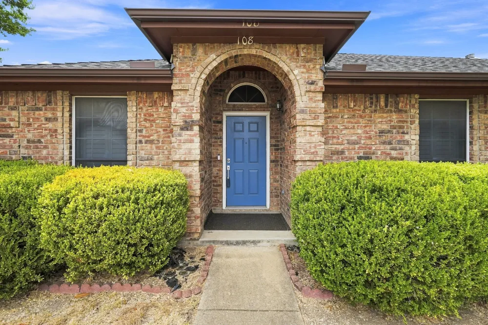 108 Oak Hollow Lane Red Oak, TX 75154