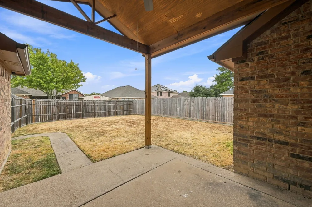 108 Oak Hollow Lane Red Oak, TX 75154