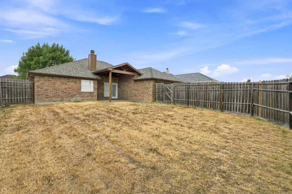 108 Oak Hollow Lane Red Oak, TX 75154