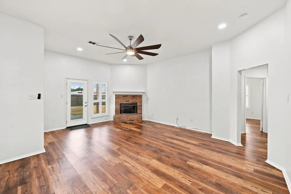 108 Oak Hollow Lane Red Oak, TX 75154