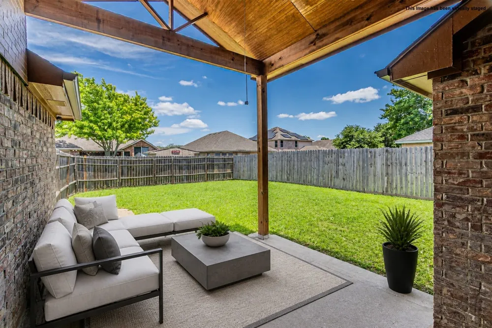 108 Oak Hollow Lane Red Oak, TX 75154