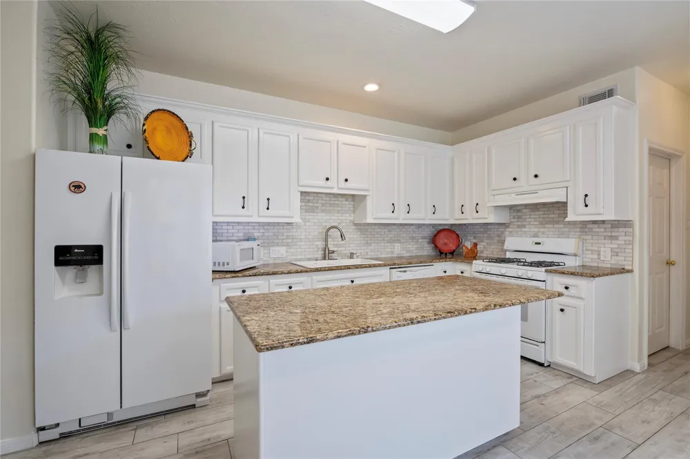 2060 Glencove Drive Seabrook, TX 77586