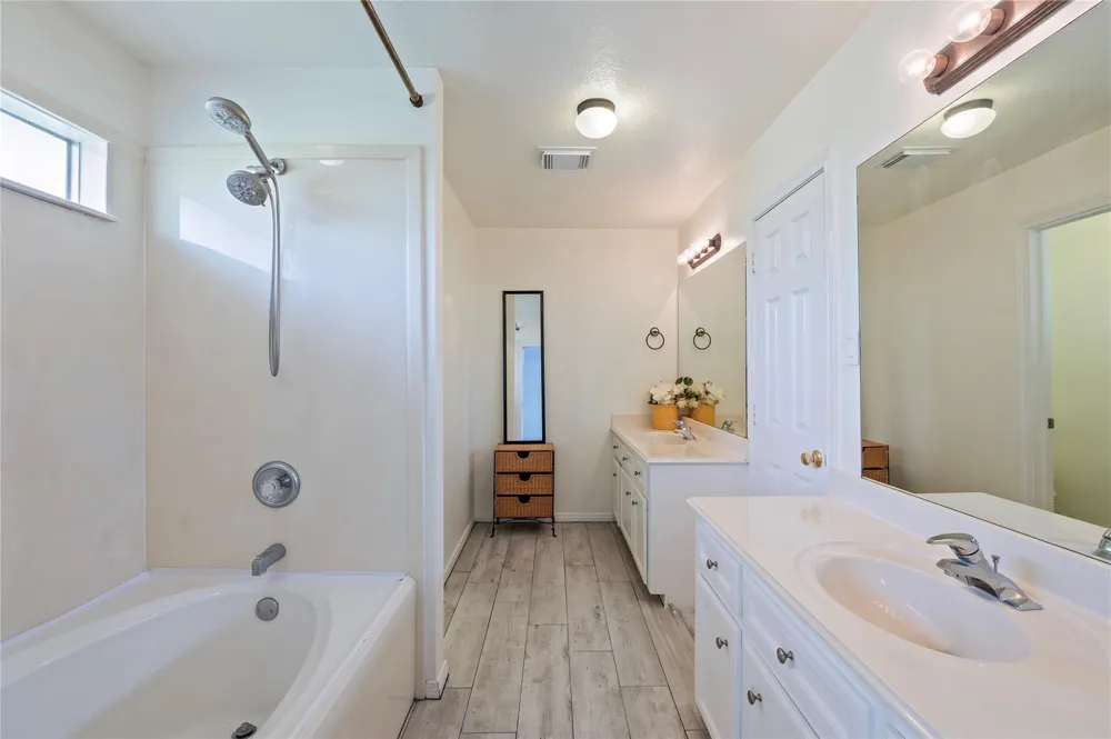 2060 Glencove Drive Seabrook, TX 77586