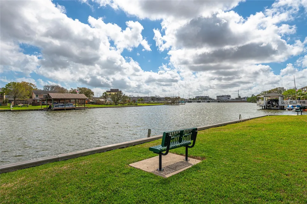 2060 Glencove Drive Seabrook, TX 77586