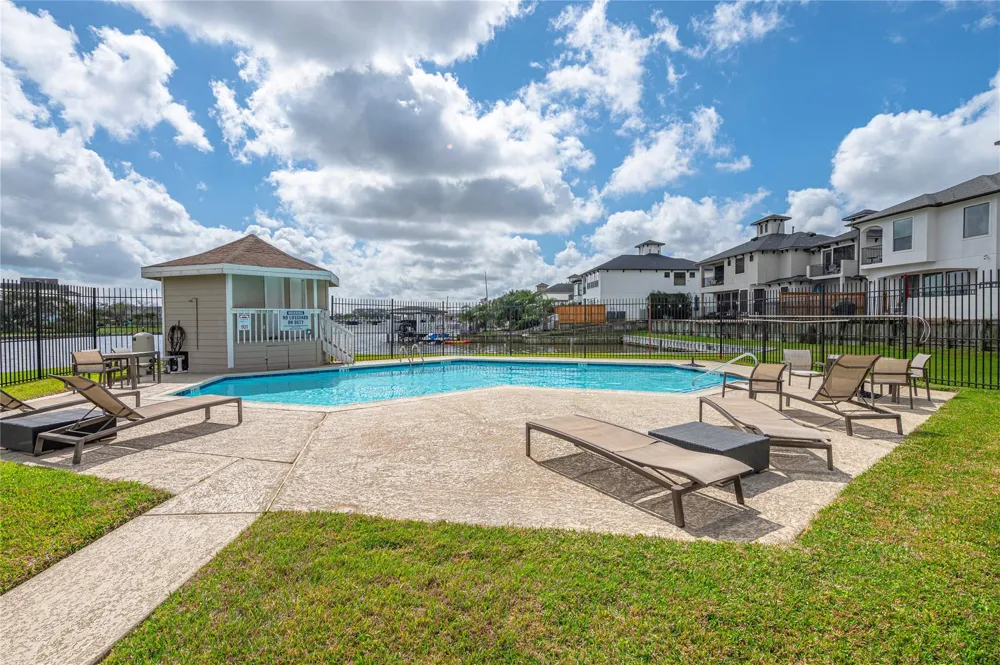 2060 Glencove Drive Seabrook, TX 77586