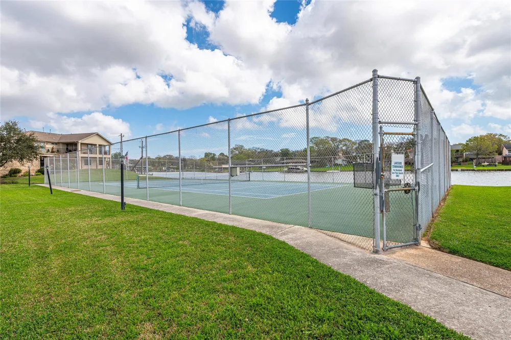 2060 Glencove Drive Seabrook, TX 77586