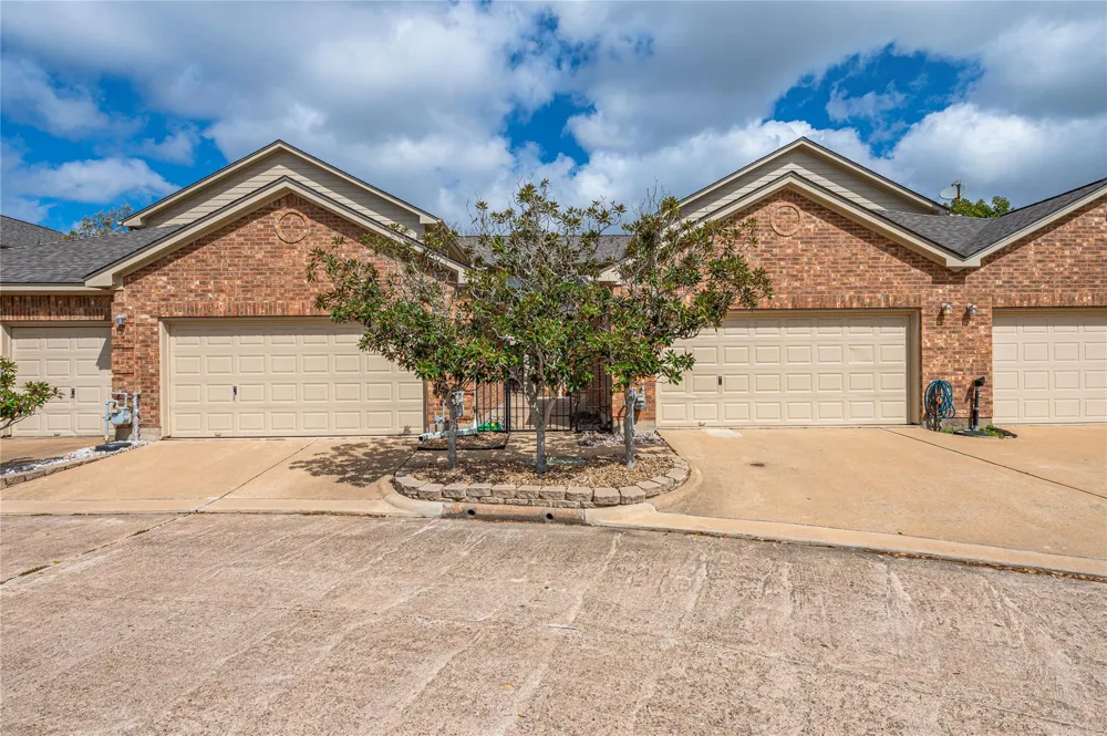 2060 Glencove Drive Seabrook, TX 77586