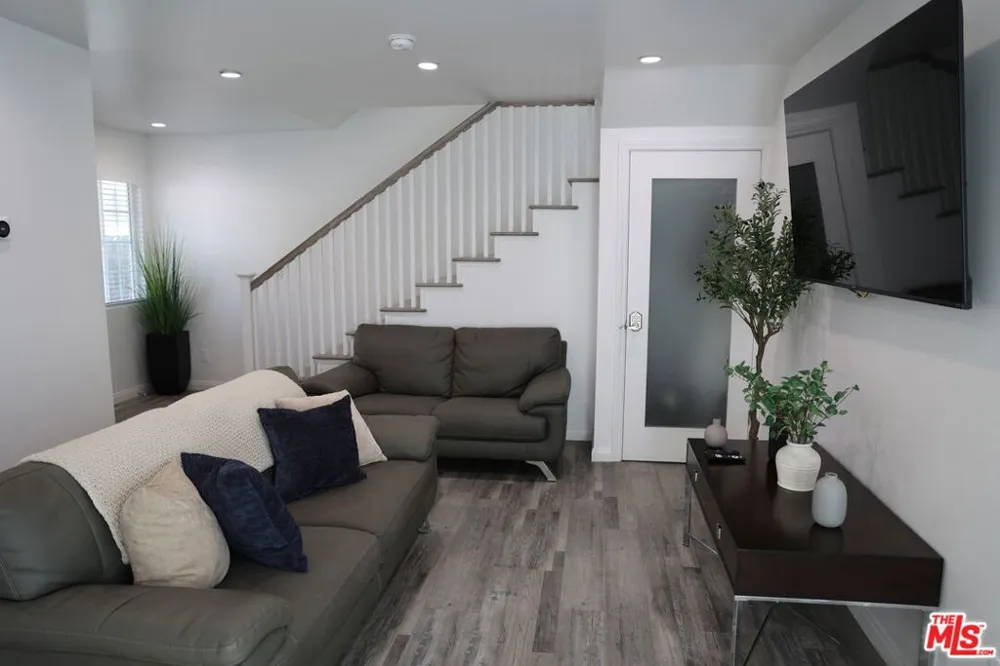 254 W 98th Street Inglewood, CA 90301