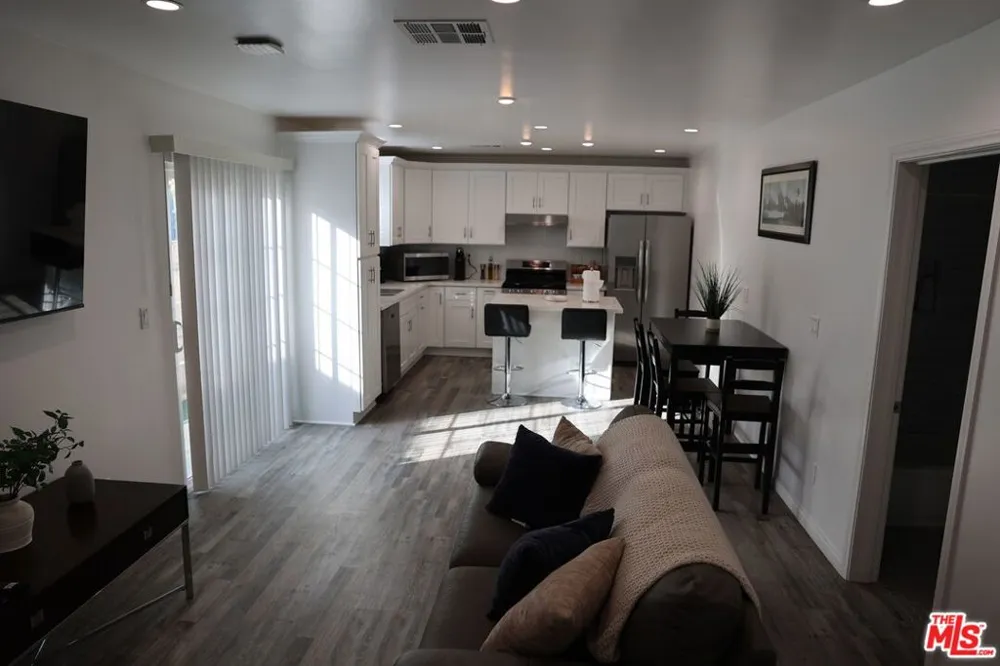 254 W 98th Street Inglewood, CA 90301