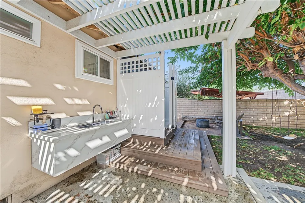 2020 Laguna La Habra, CA 90631