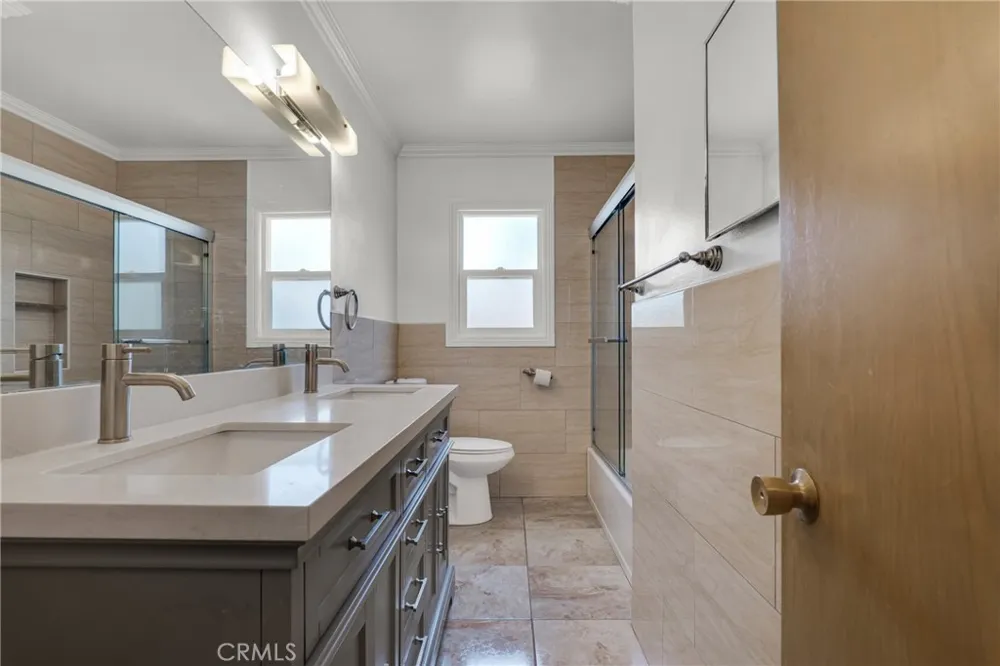 7847 Kelvin Winnetka, CA 91306