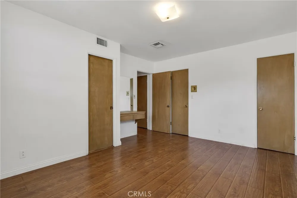 7847 Kelvin Winnetka, CA 91306