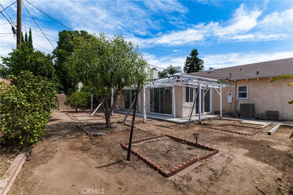 7847 Kelvin Winnetka, CA 91306