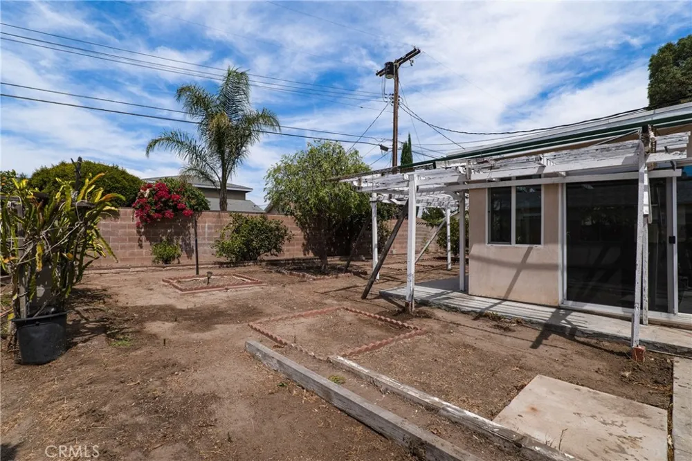 7847 Kelvin Winnetka, CA 91306