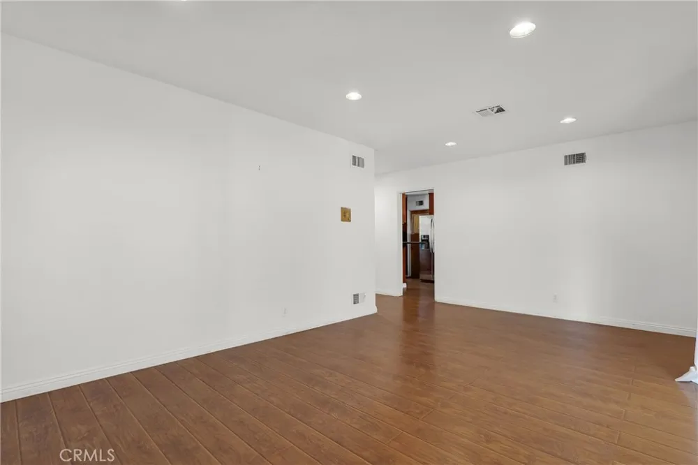 7847 Kelvin Winnetka, CA 91306