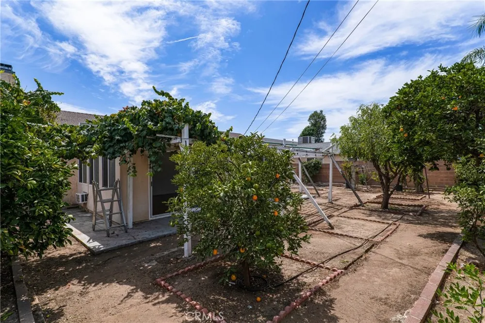 7847 Kelvin Winnetka, CA 91306