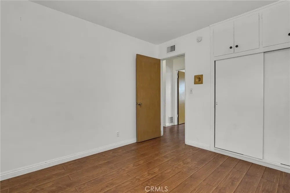 7847 Kelvin Winnetka, CA 91306